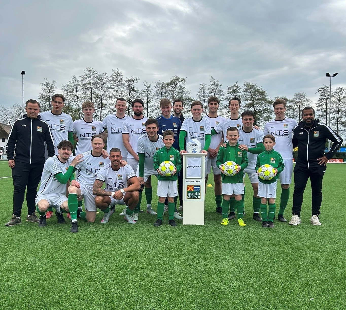 Drie pupillen van de week genieten van mooie overwinning